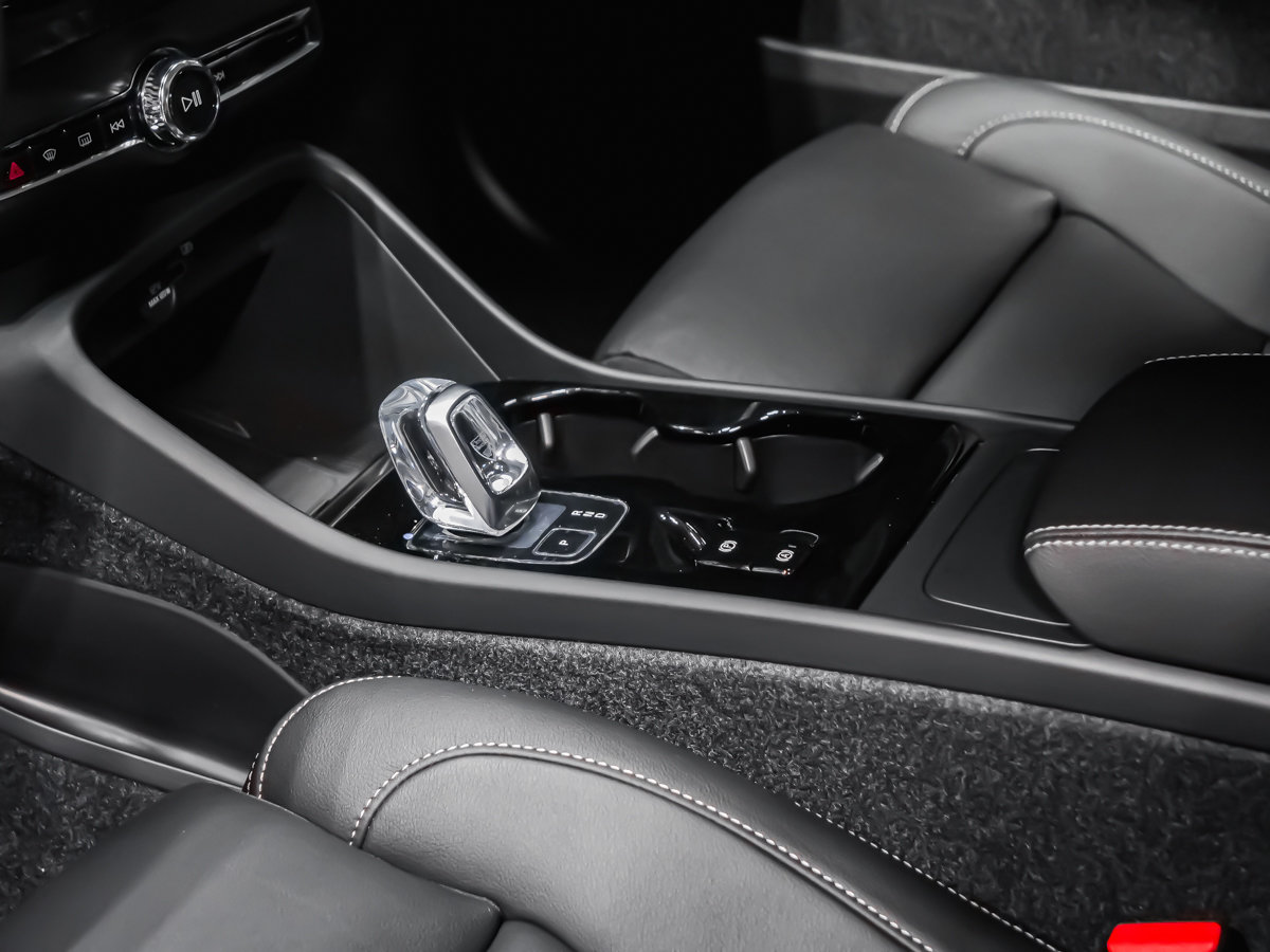 2026 Volvo XC40 Plus (Dark Theme)-6