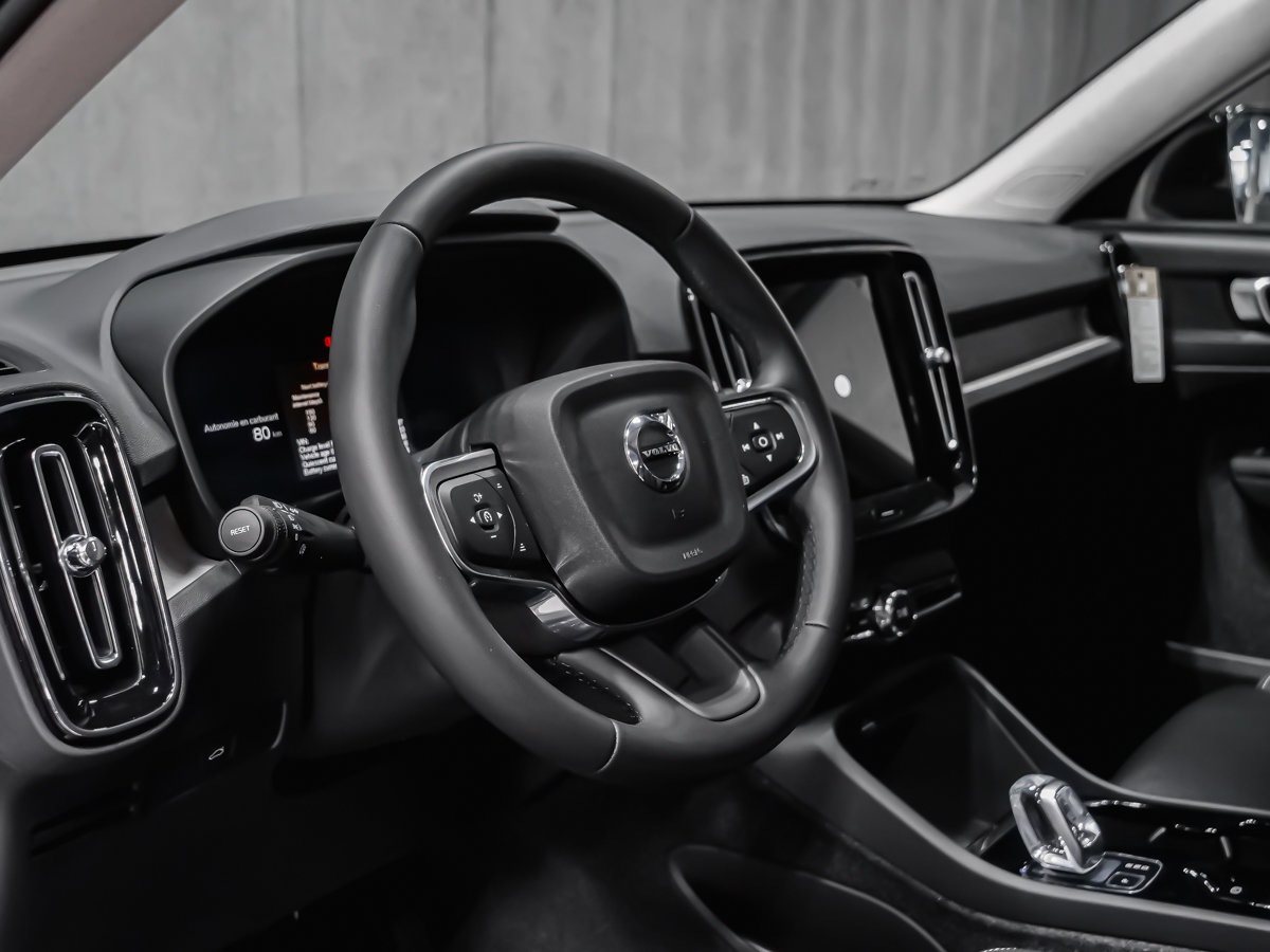 2026 Volvo XC40 Plus (Dark Theme)-7