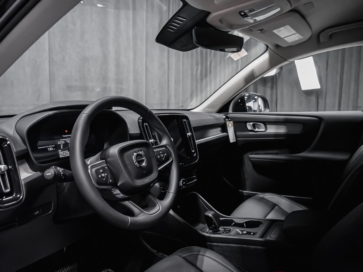 2026 Volvo XC40 Core (Dark Theme)-5