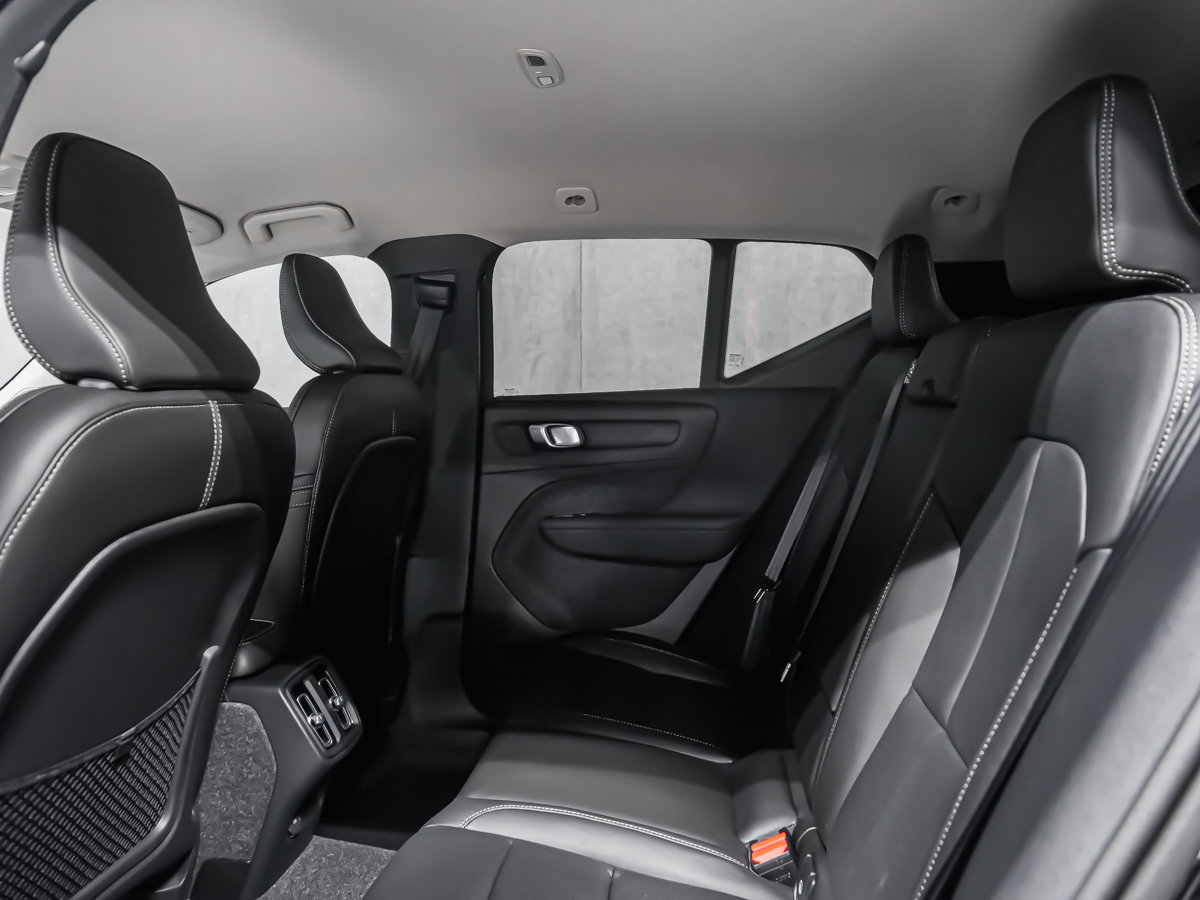 2026 Volvo XC40 Core (Dark Theme)-10