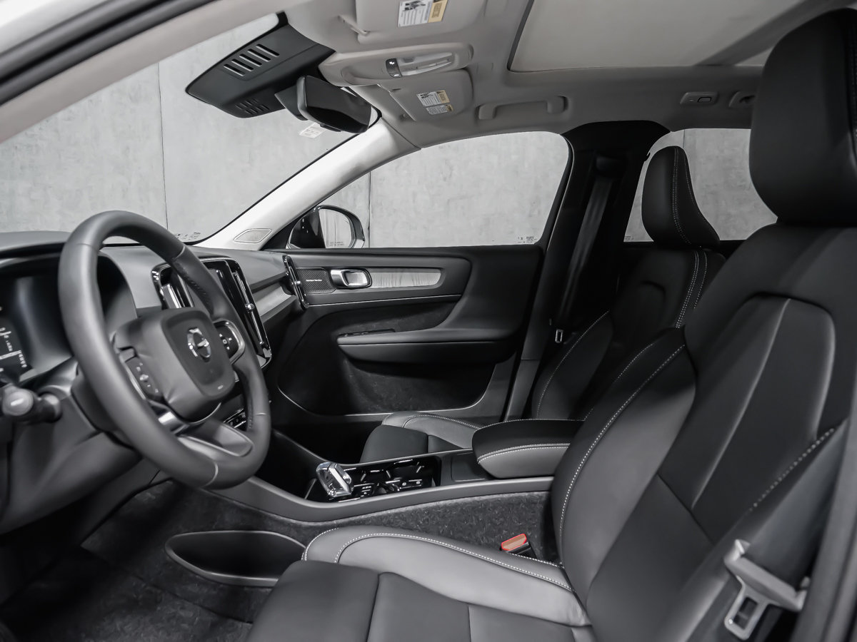 2026 Volvo XC40 Ultra (Dark Theme)-10