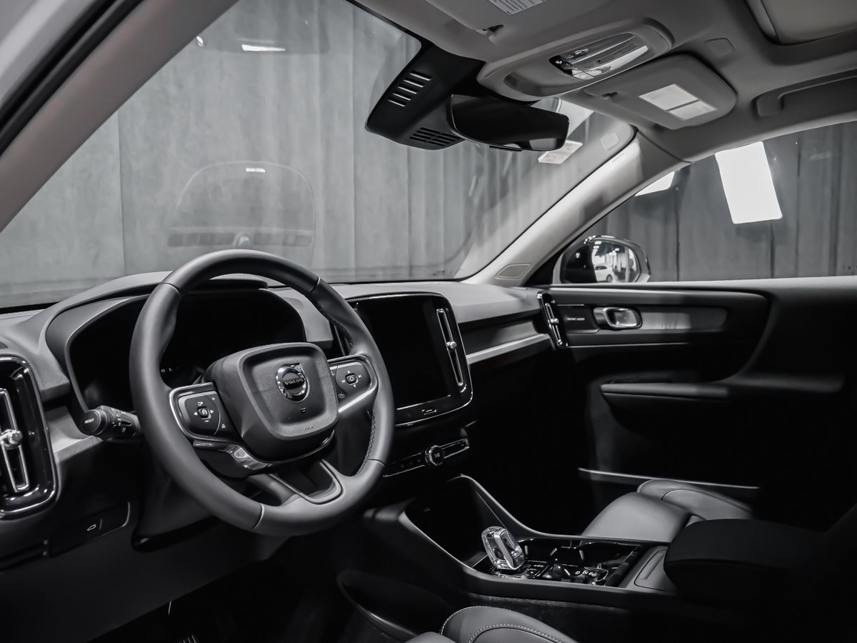 2026 Volvo XC40 Ultra (Dark Theme)-5