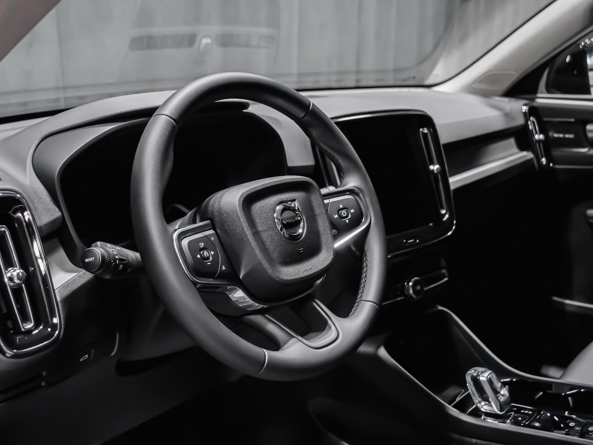 2026 Volvo XC40 Ultra (Dark Theme)-7