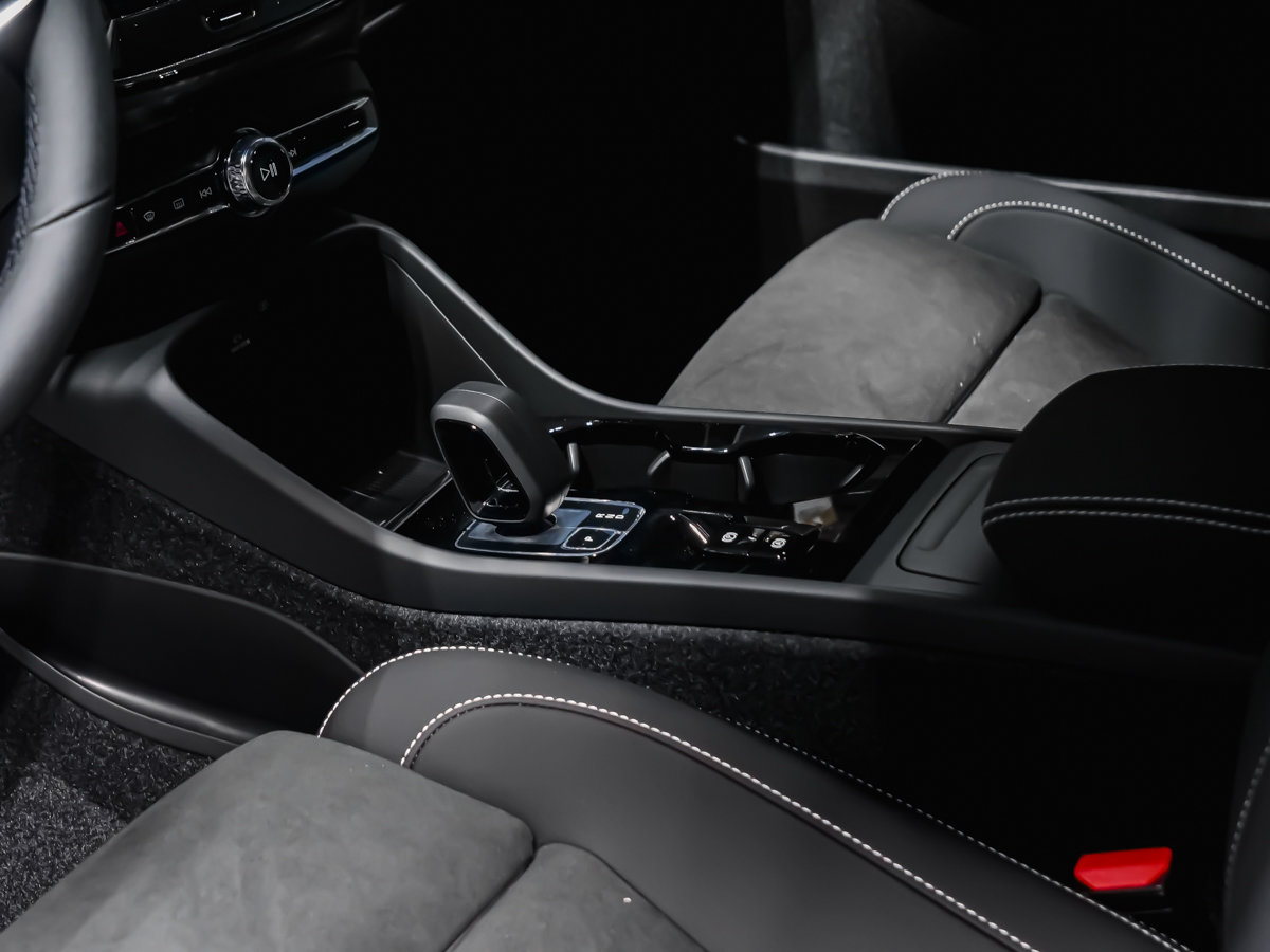 Volvo XC40 Ultra Black Edition 2026-6