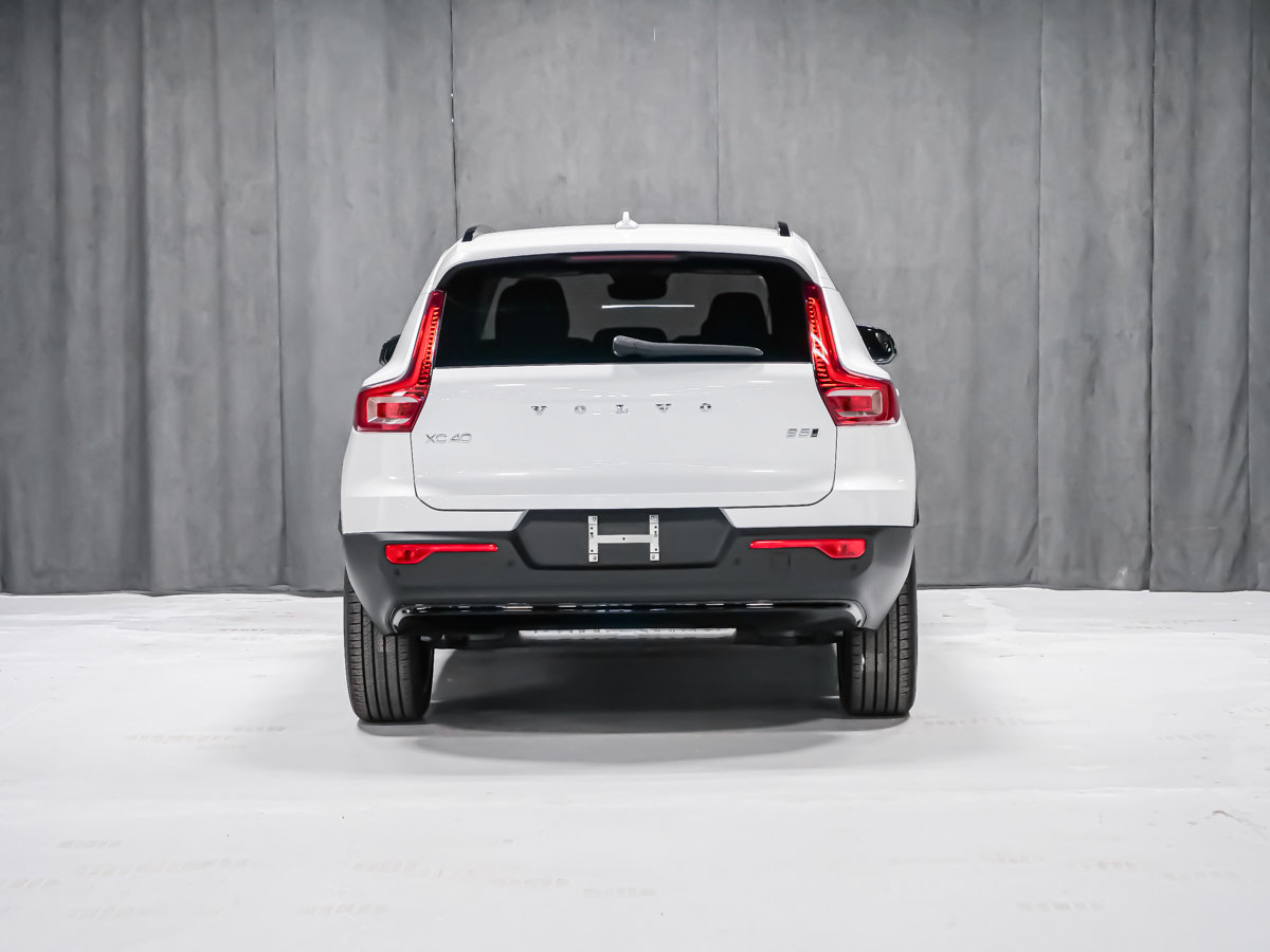 Volvo XC40 Plus (Dark Theme) 2026-5