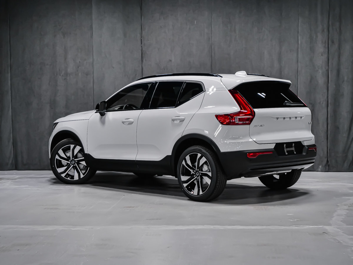 Volvo XC40 Plus (Dark Theme) 2026-3