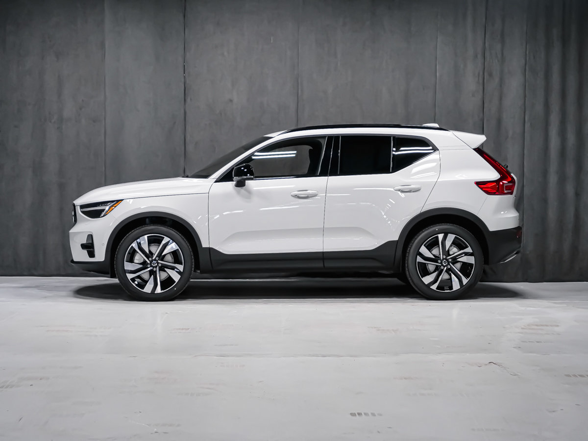 Volvo XC40 Plus (Dark Theme) 2026-2