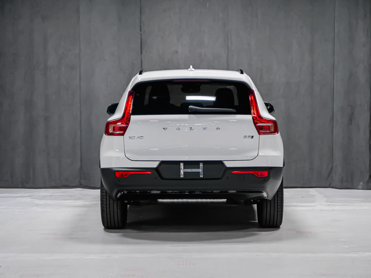 Volvo XC40 Plus (Dark Theme) 2026-4