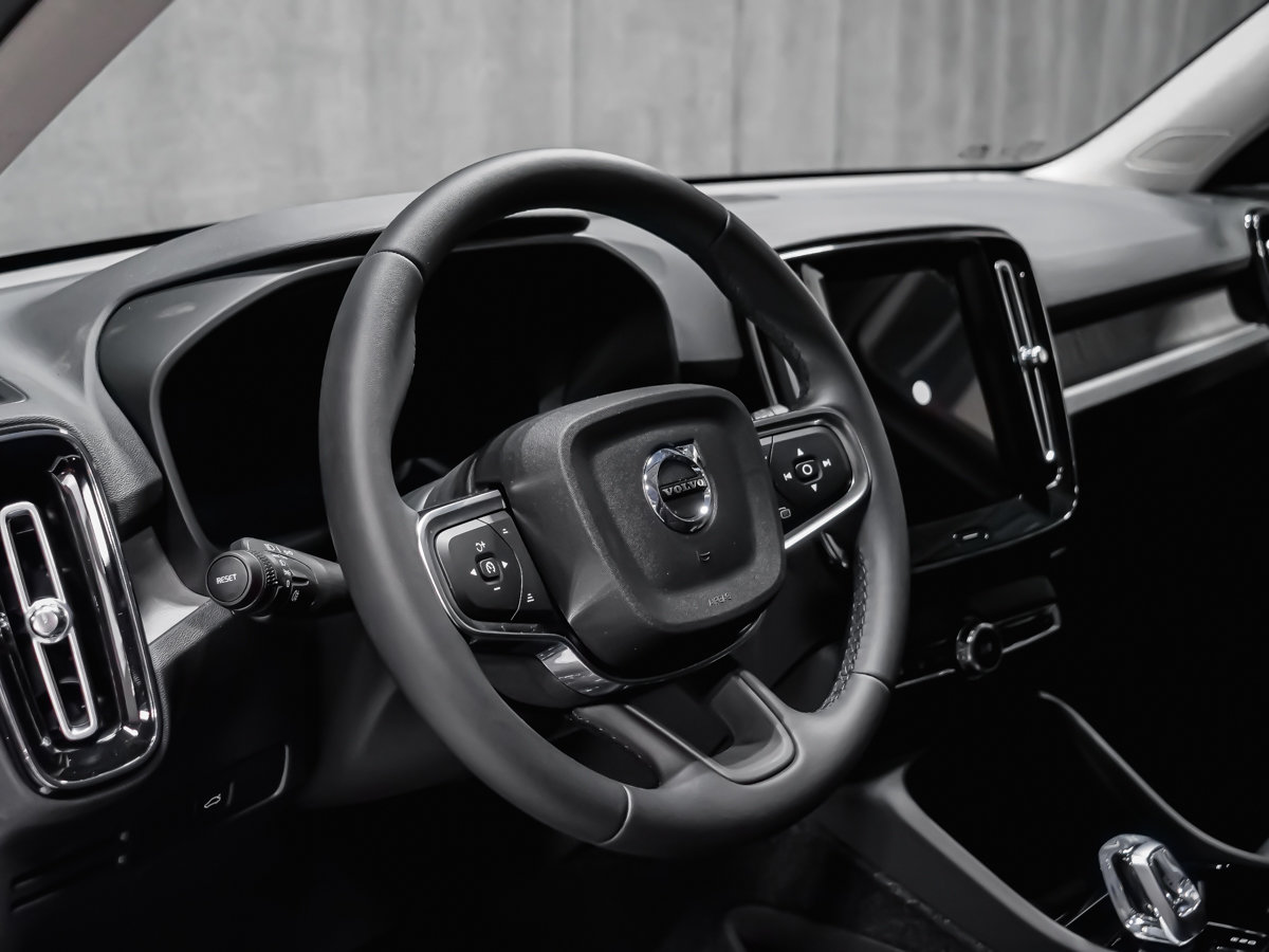 Volvo XC40 Ultra (Dark Theme) 2026-6
