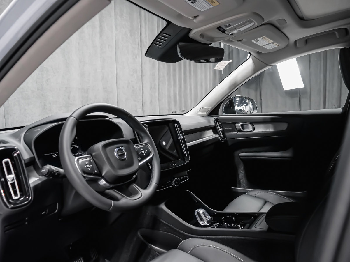 Volvo XC40 Ultra (Dark Theme) 2026-5