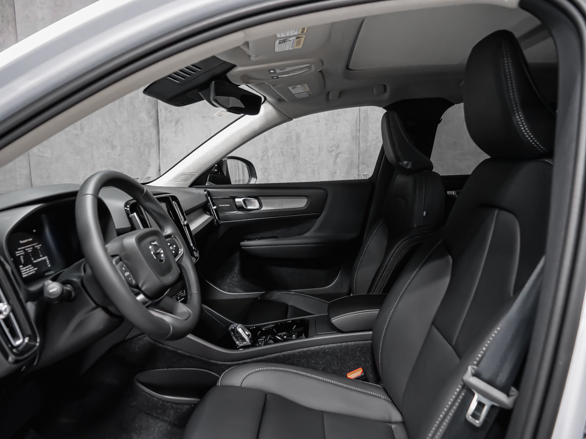 Volvo XC40 Ultra (Dark Theme) 2026-9