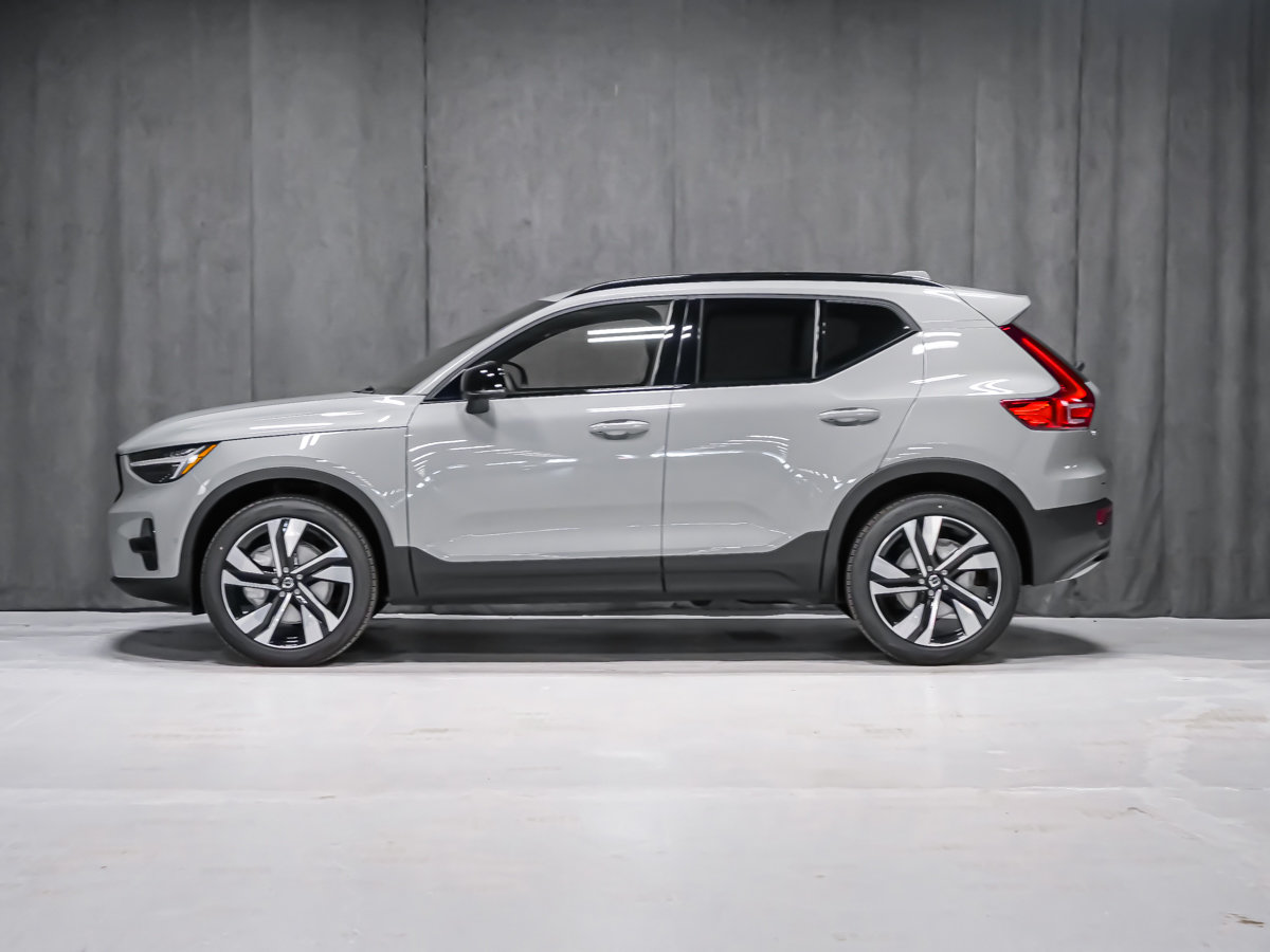 2026 Volvo XC40 Plus (Dark Theme)-2
