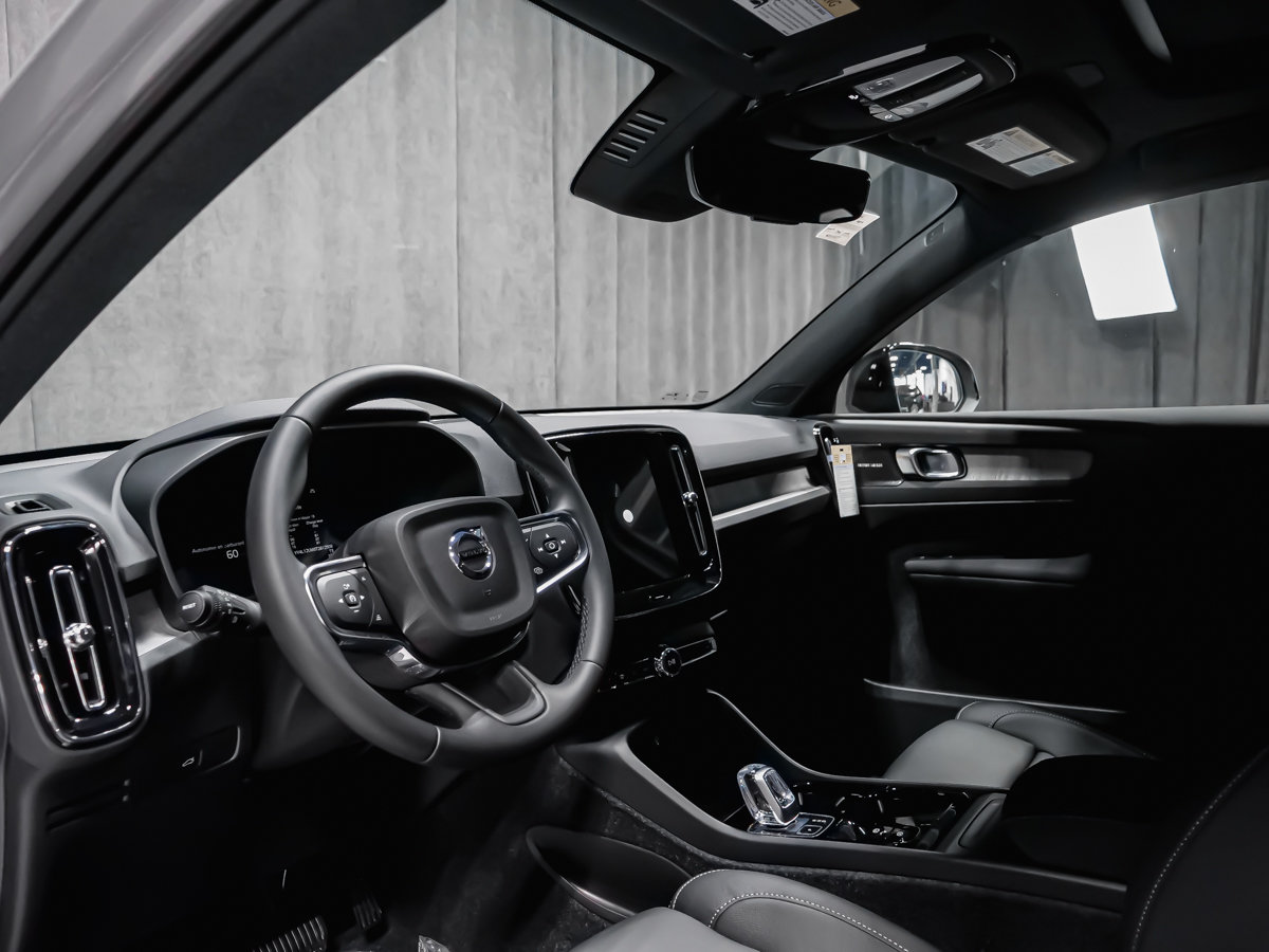 Volvo XC40 Ultra (Dark Theme) 2026-5