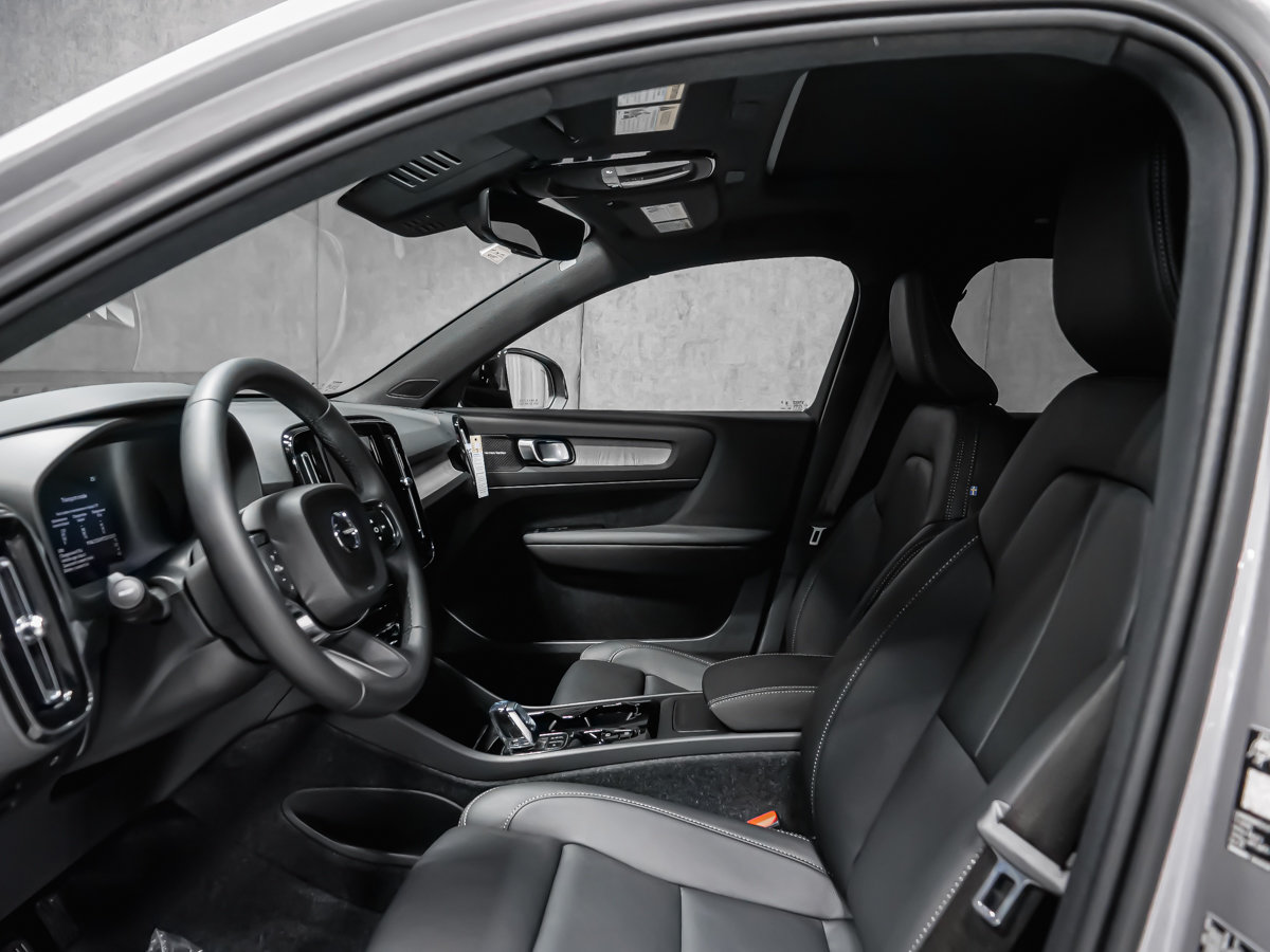 Volvo XC40 Ultra (Dark Theme) 2026-10