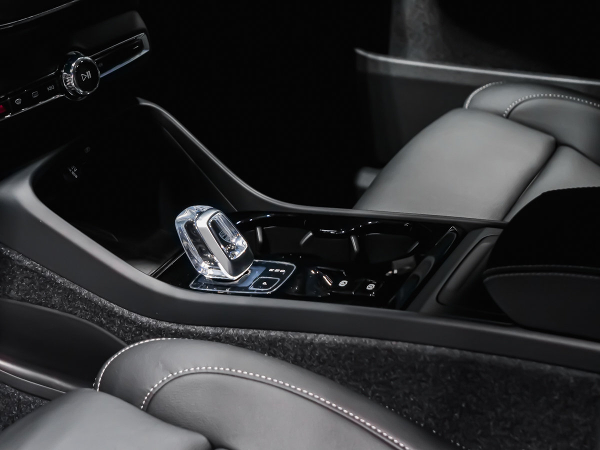 Volvo XC40 Ultra (Dark Theme) 2026-6
