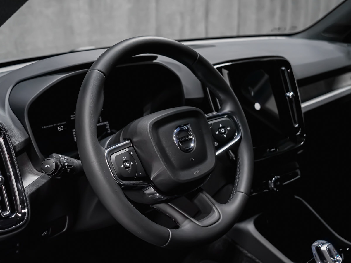 Volvo XC40 Ultra (Dark Theme) 2026-7