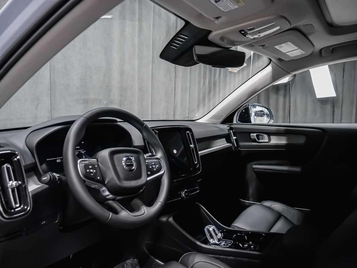 Volvo XC40 Plus (Dark Theme) 2026-5