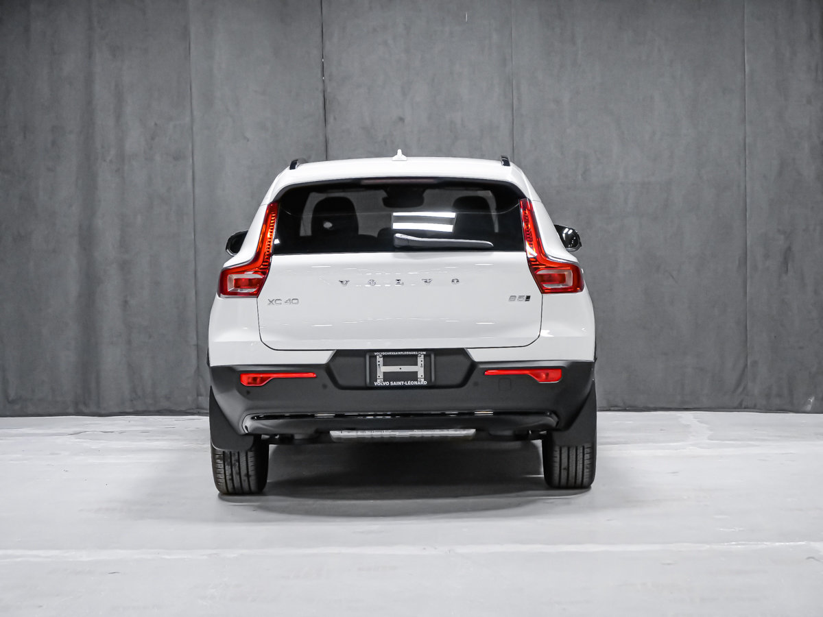 Volvo XC40 Plus (Dark Theme) 2026-4