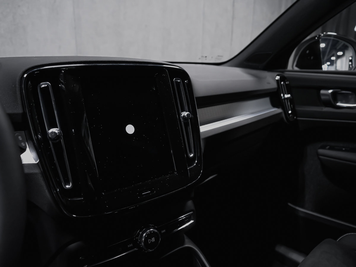 Volvo XC40 Plus (Dark Theme) 2026-9