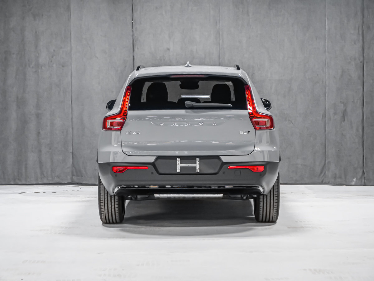 2026 Volvo XC40 Ultra (Dark Theme)-4