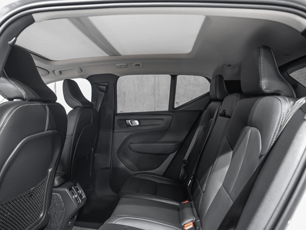 2026 Volvo XC40 Ultra (Dark Theme)-11
