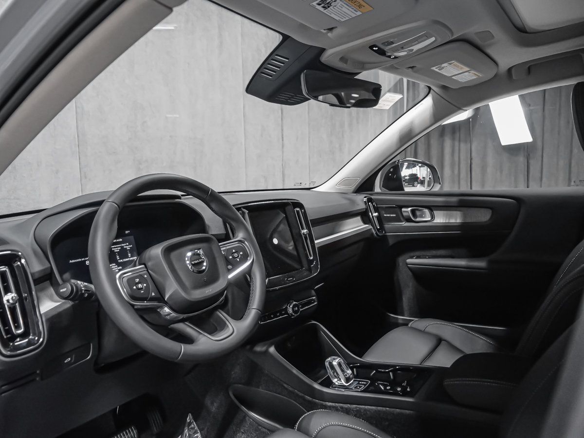 2026 Volvo XC40 Ultra (Dark Theme)-5