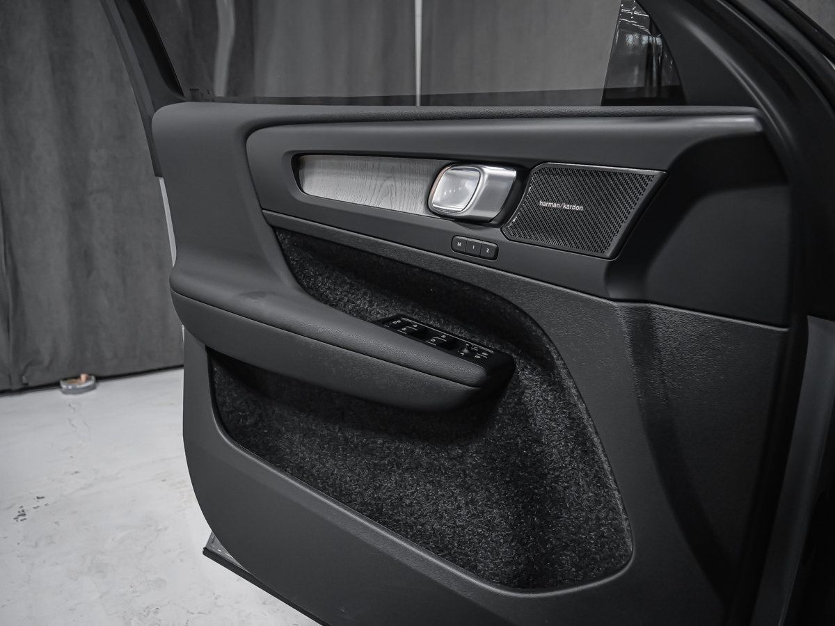 Volvo XC40 B5 ULTRA DARK HARMAN KARDON 2026-9