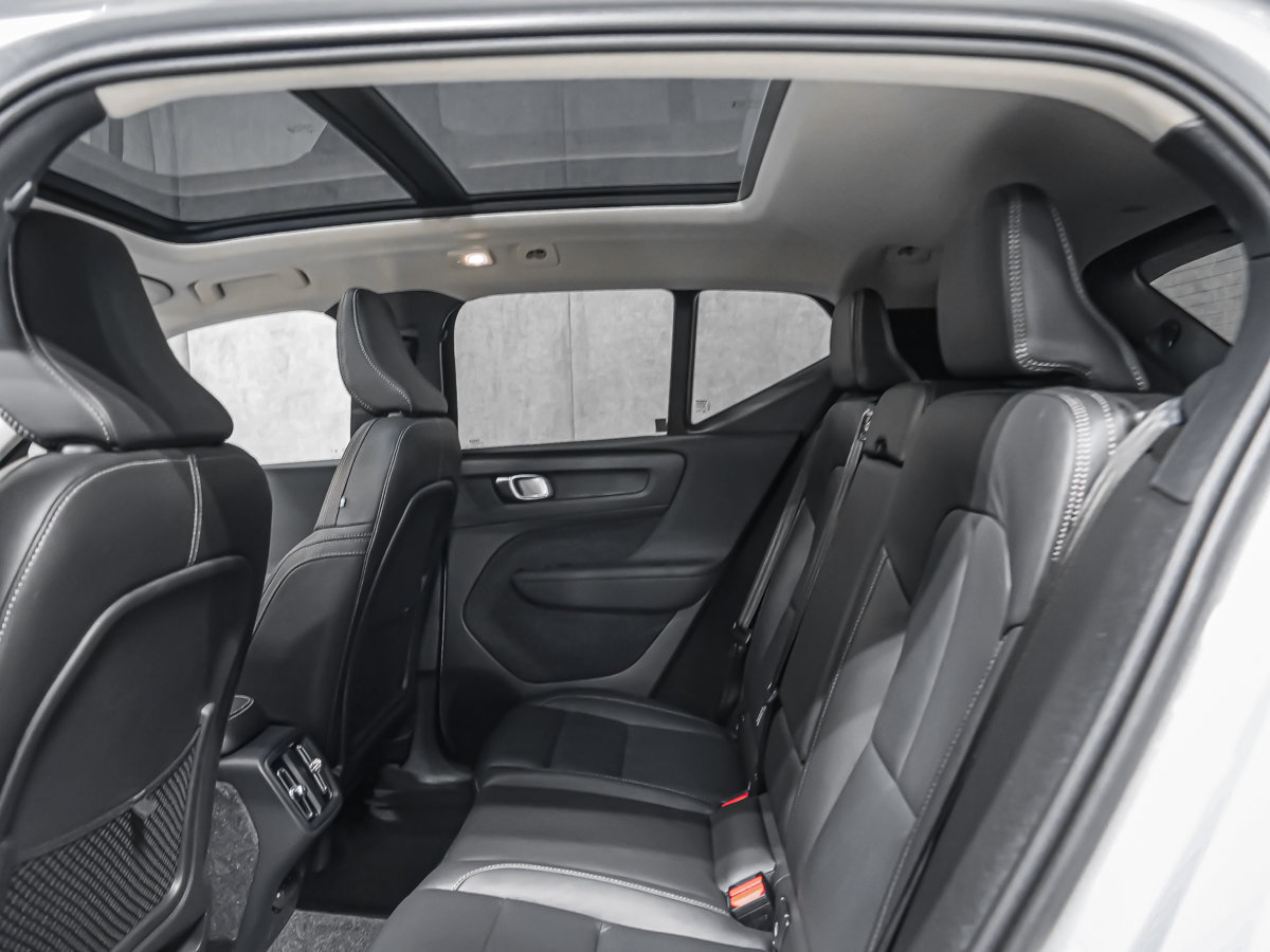 Volvo XC40 B5 ULTRA DARK HARMAN KARDON 2026-12