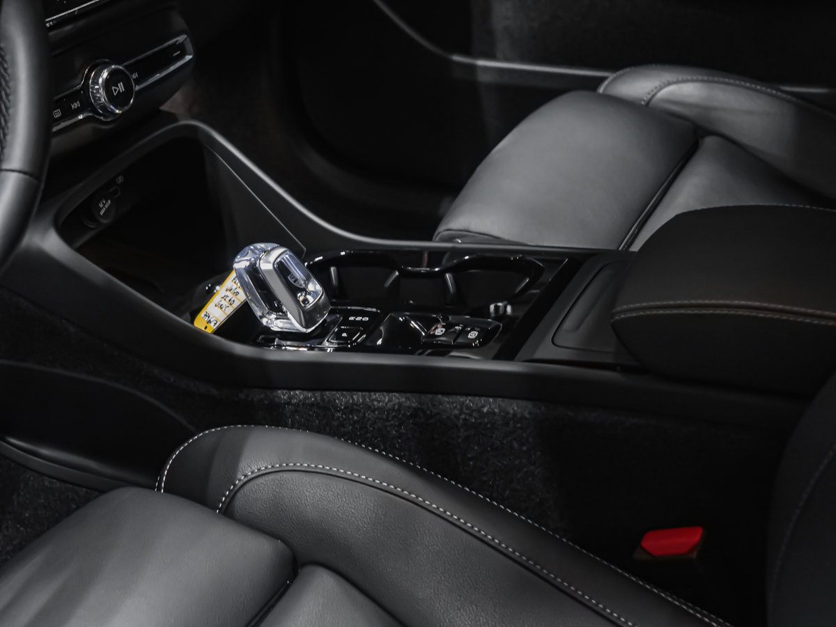 Volvo XC40 B5 ULTRA DARK HARMAN KARDON 2026-6