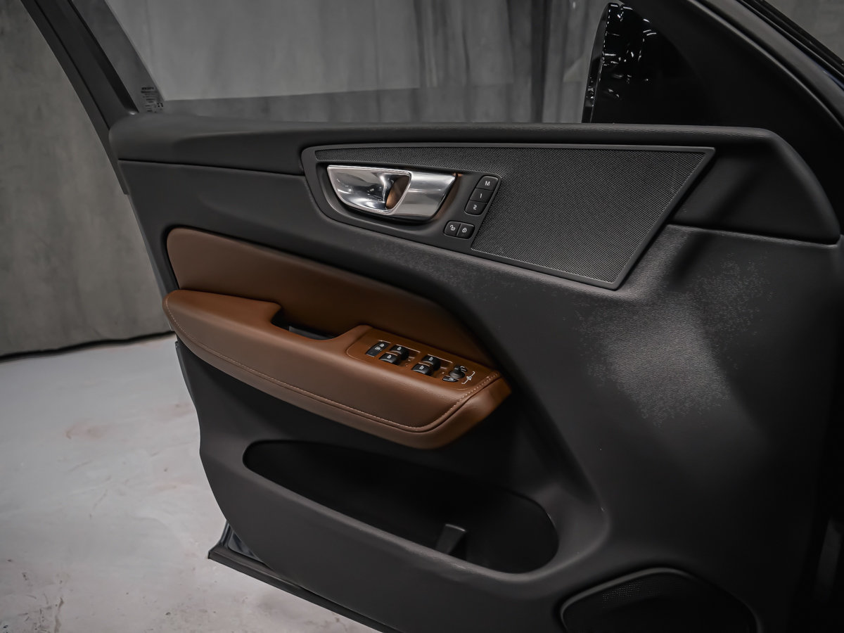 Volvo XC60 Plug-In Hybrid T8 PLUS DARK CLIMAT MAGS 20PO 2025-11