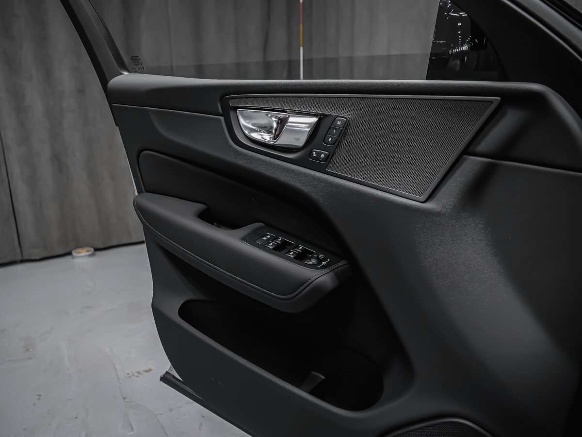 Volvo XC60 Plug-in hybrid Plus 2026-10