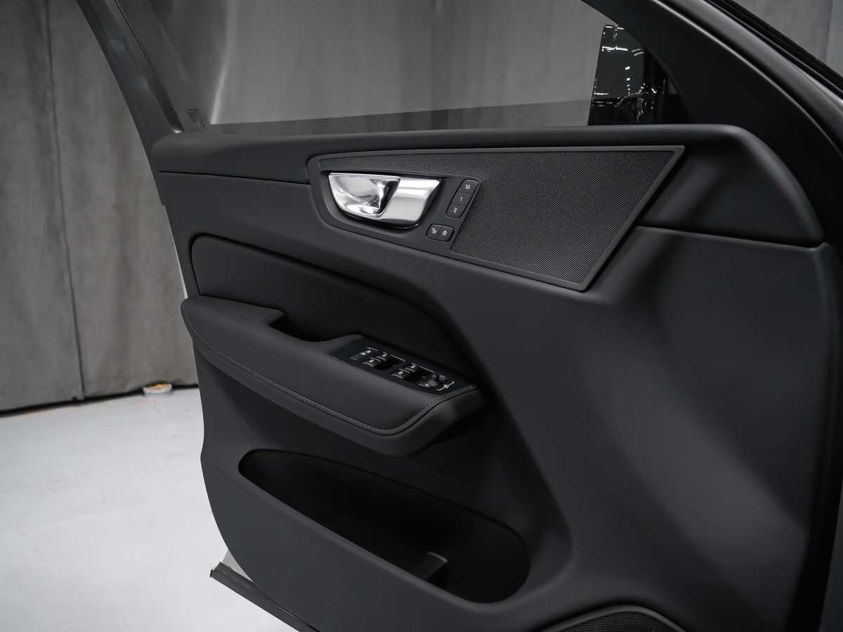 Volvo XC60 Plug-in hybrid Plus 2026-10