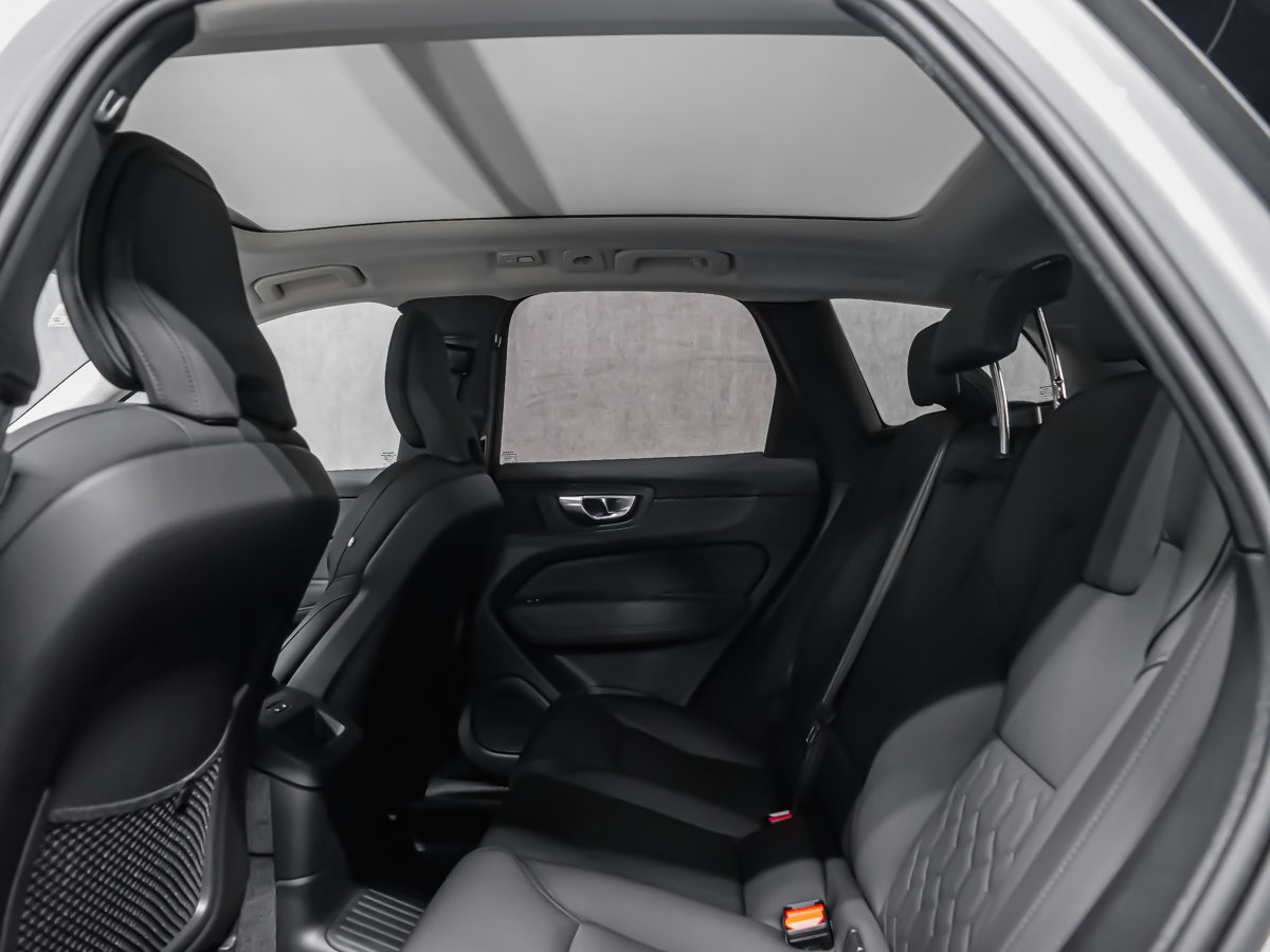 Volvo XC60 Plug-in hybrid Plus 2026-13