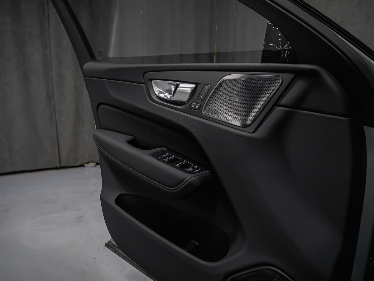 Volvo XC60 Plug-in hybrid Ultra 2026-9