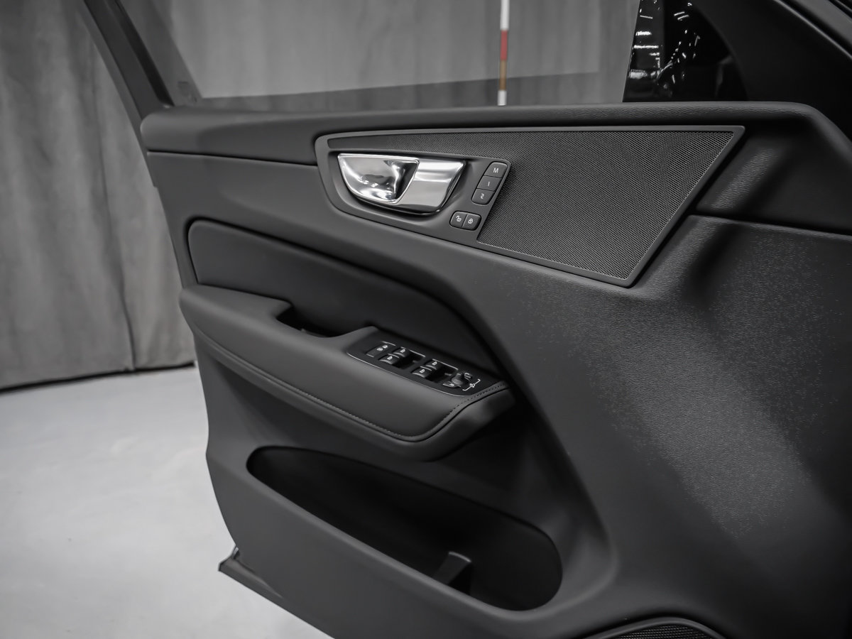 Volvo XC60 Plug-in hybrid Plus 2026-8