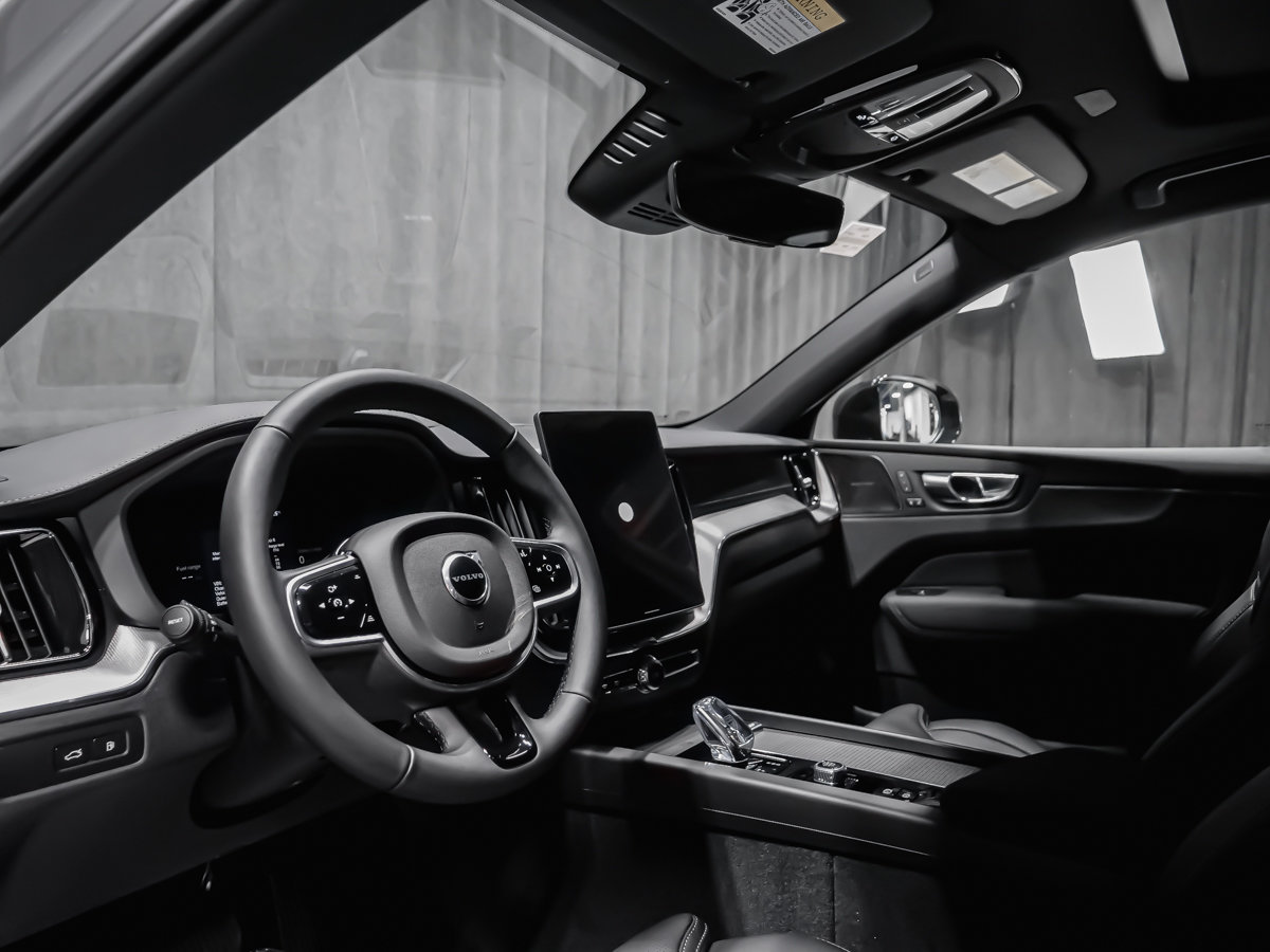 2026 Volvo XC60 Plug-in hybrid Ultra Black Edition-5