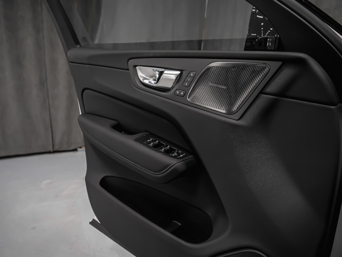 2026 Volvo XC60 Plug-in hybrid Ultra-8