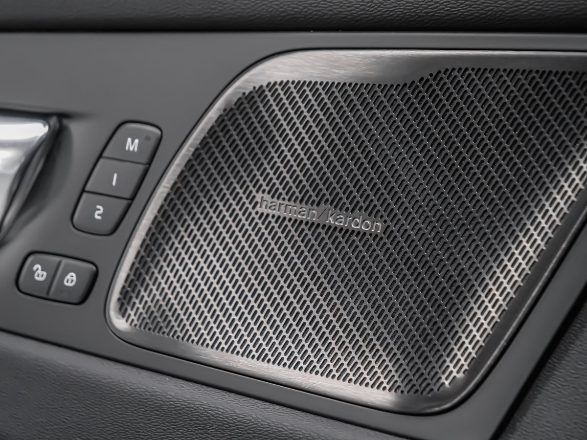 Volvo XC60 Plug-in hybrid Ultra Black Edition 2026-9