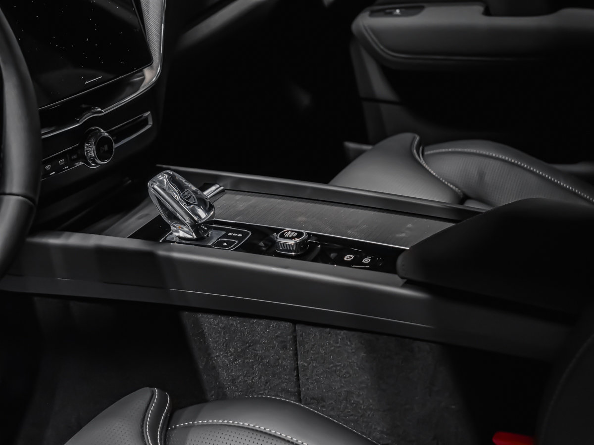 Volvo XC60 Plug-in hybrid Ultra Black Edition 2026-6