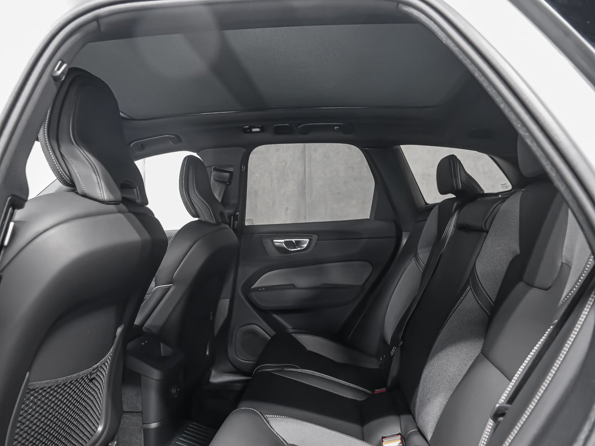 Volvo XC60 Plug-in hybrid Ultra Black Edition 2026-13