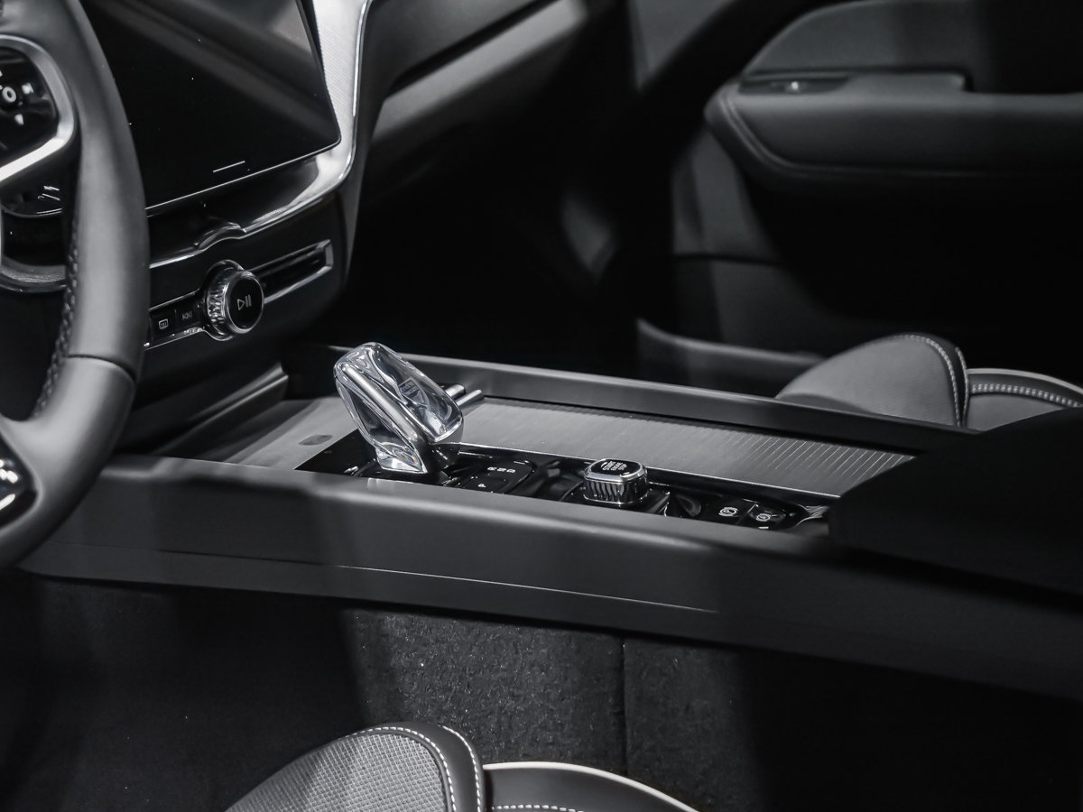 Volvo XC60 Plug-in hybrid Ultra Black Edition 2026-6