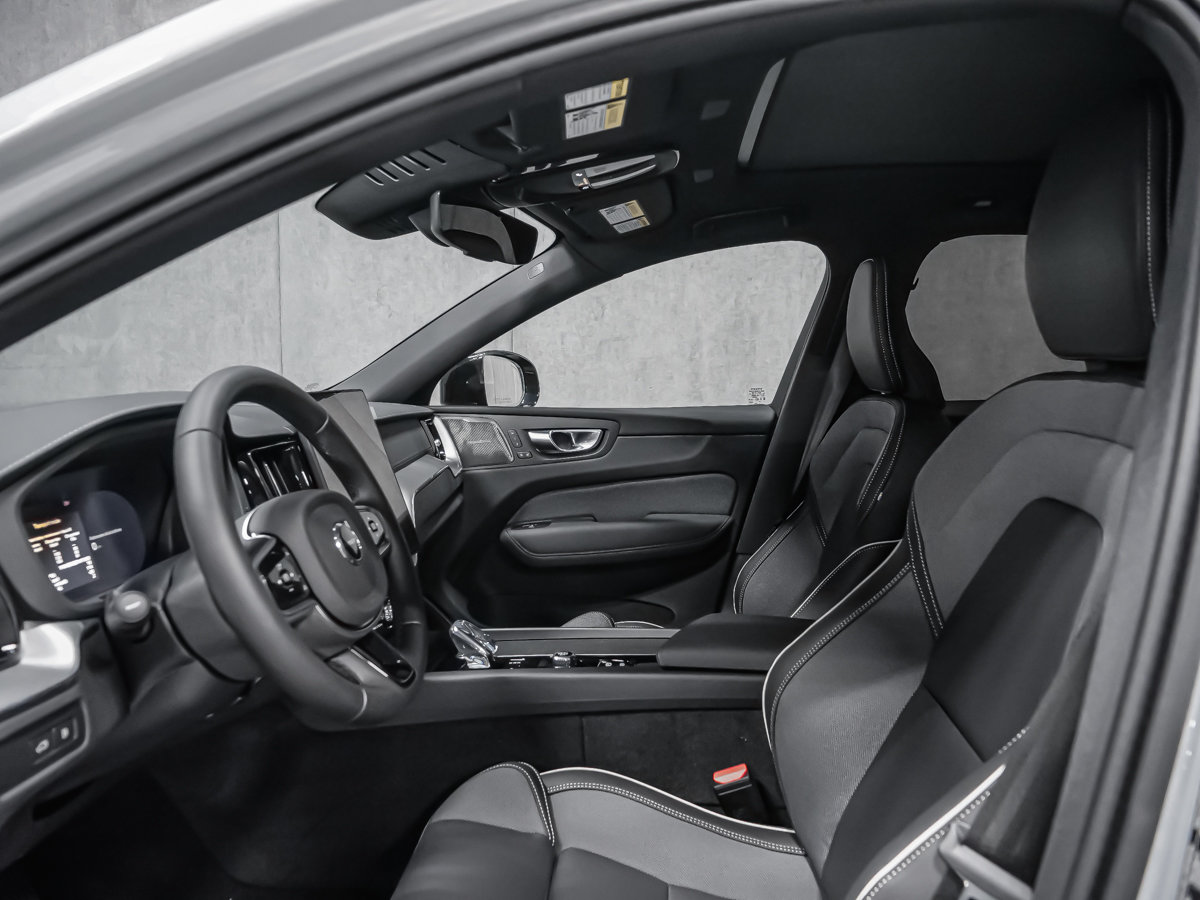 Volvo XC60 Plug-in hybrid Ultra Black Edition 2026-12