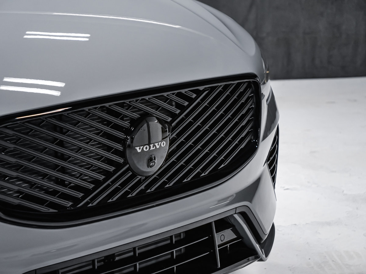 Volvo XC60 Plug-in hybrid Ultra Black Edition 2026-11