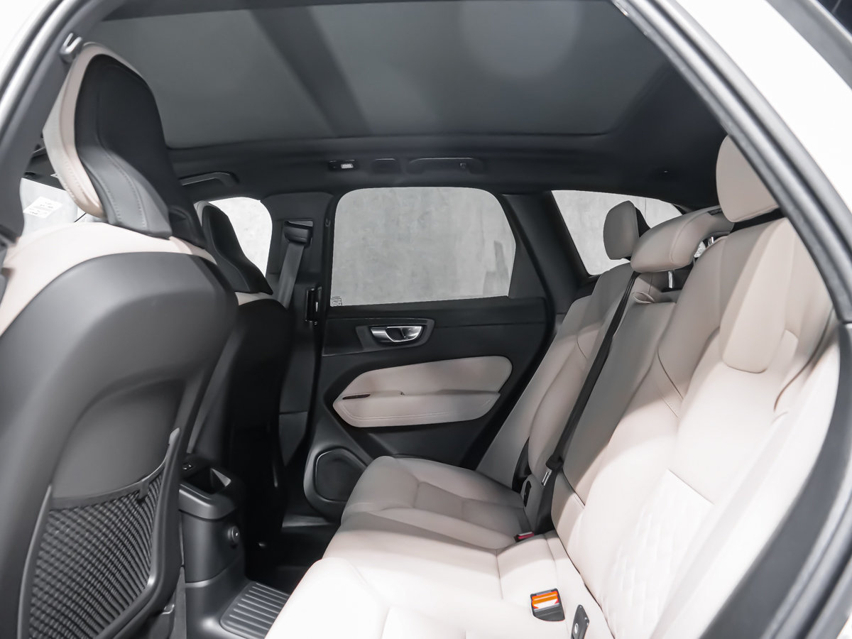 Volvo XC60 Plug-in hybrid Plus 2026-13