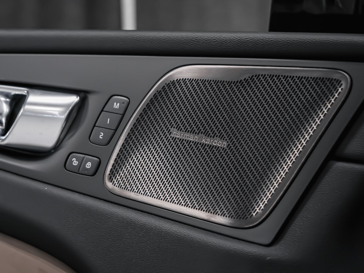 Volvo XC60 Plug-in hybrid Plus 2026-10