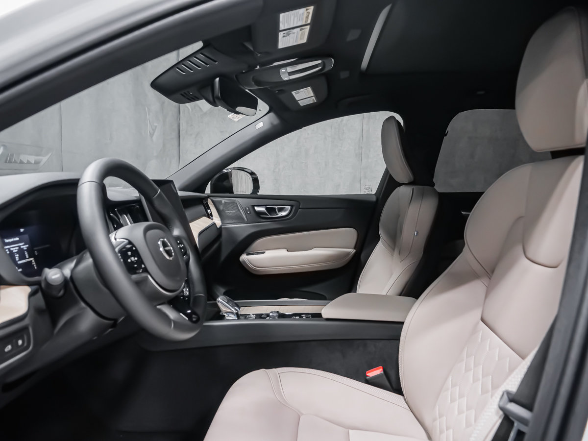 Volvo XC60 Plug-in hybrid Plus 2026-12