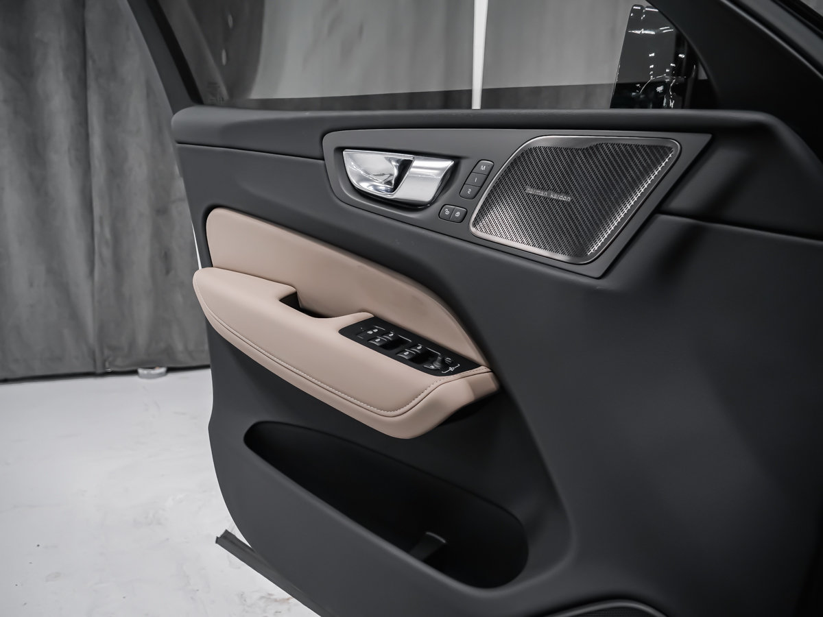 Volvo XC60 Plug-in hybrid Plus 2026-9