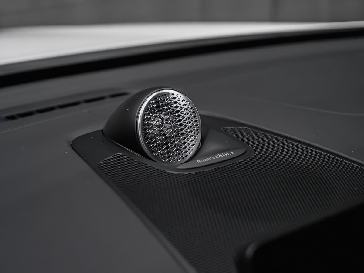 2026 Volvo XC60 Plug-in hybrid Ultra Black Edition-14