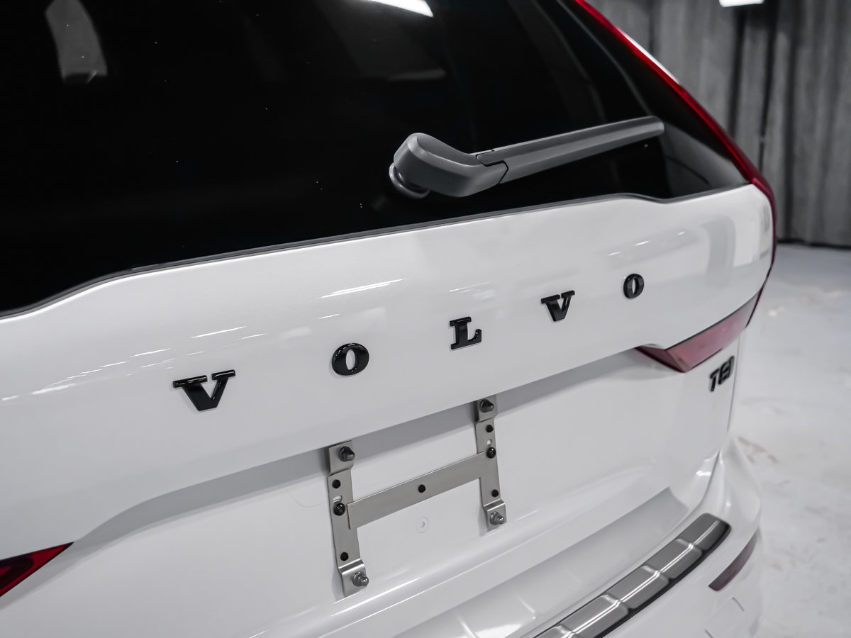 2026 Volvo XC60 Plug-in hybrid Ultra Black Edition-9