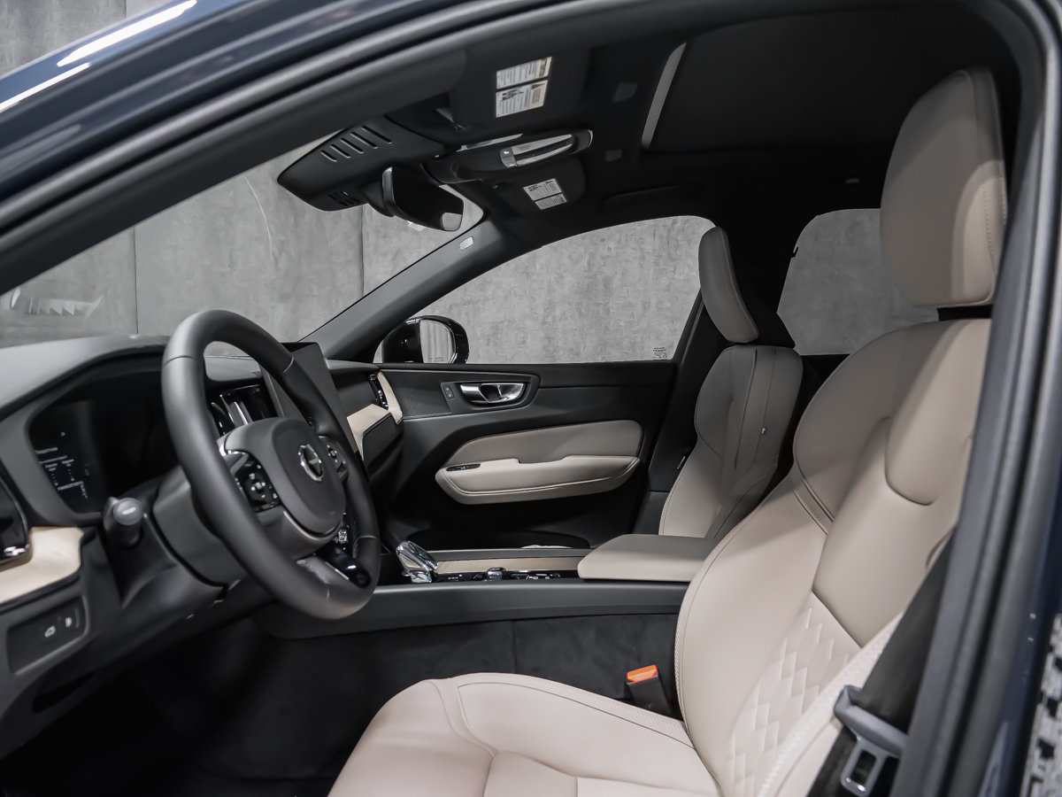 Volvo XC60 Plug-in hybrid Core 2026-11